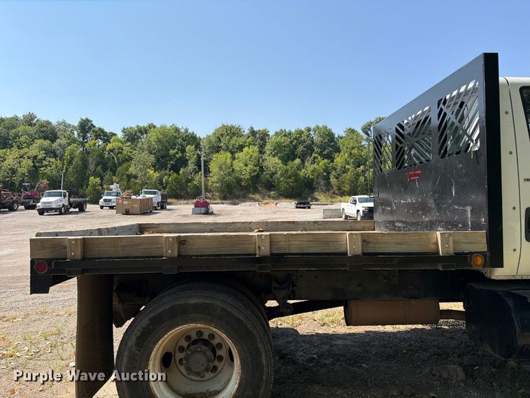 image for item FI0335 2003 International 4400 flatbed truck