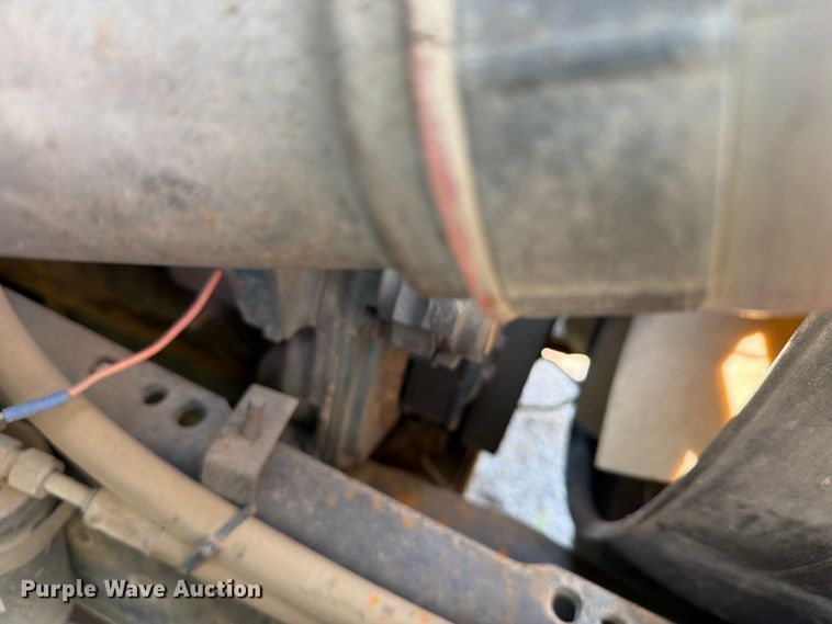 image for item FI0335 2003 International 4400 flatbed truck