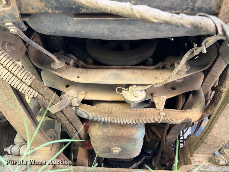 image for item FI0335 2003 International 4400 flatbed truck