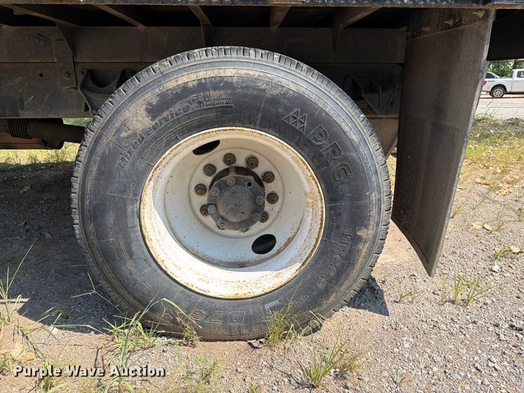 image for item FI0335 2003 International 4400 flatbed truck