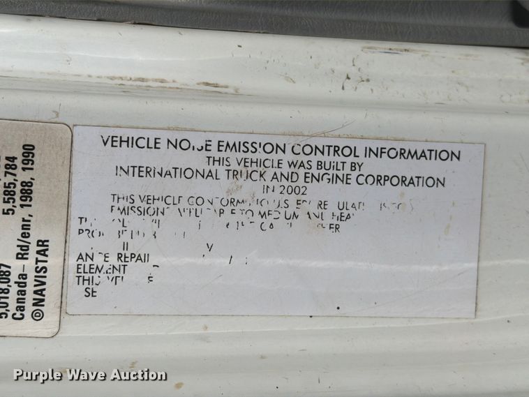 image for item FI0335 2003 International 4400 flatbed truck