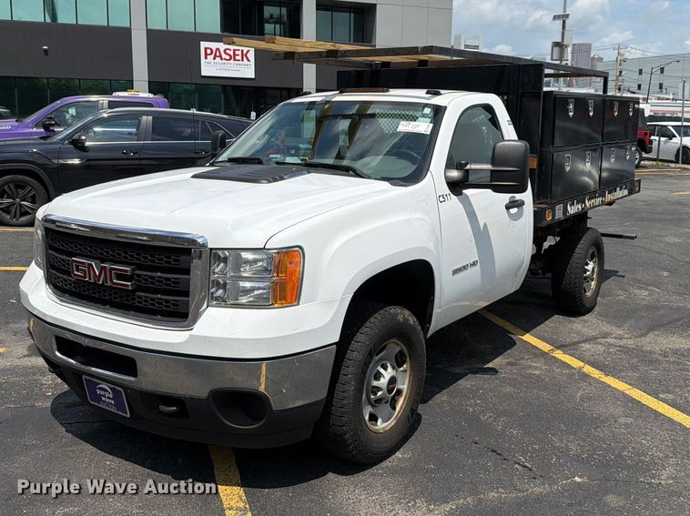 2013 GMC Sierra 2500HD flatbed pickup truck