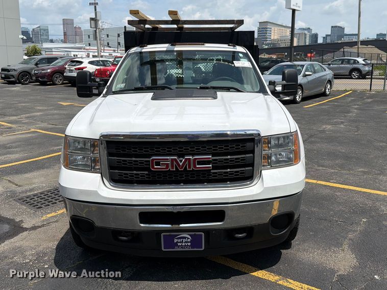 image for item FI1008 2013 GMC Sierra 2500HD flatbed pickup truck
