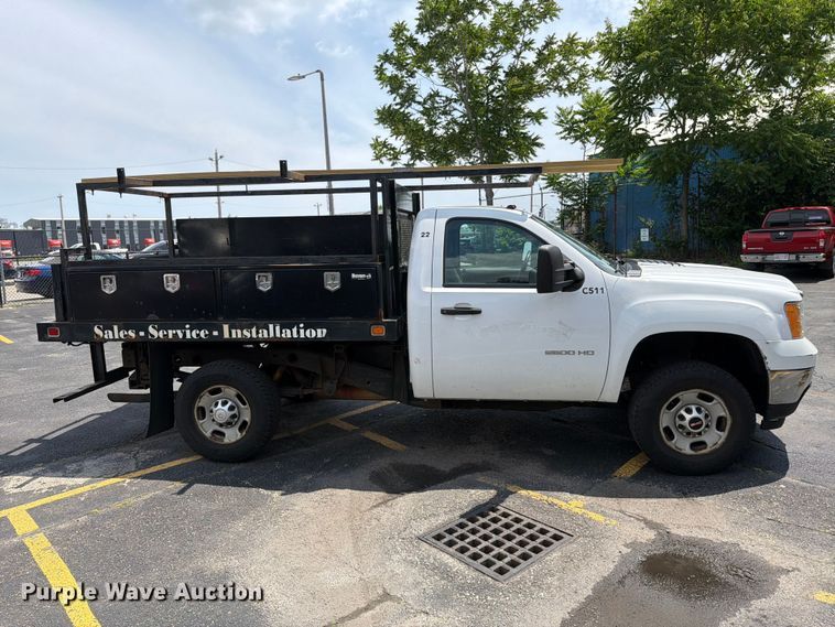 image for item FI1008 2013 GMC Sierra 2500HD flatbed pickup truck