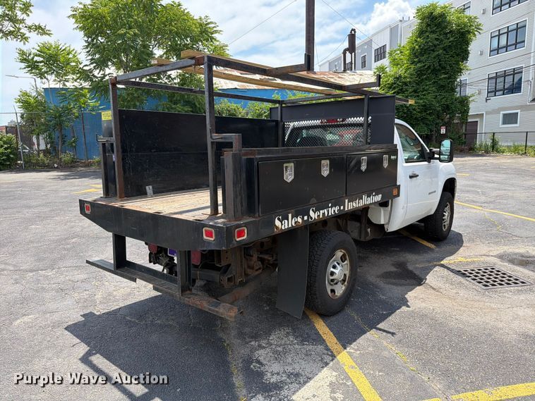 image for item FI1008 2013 GMC Sierra 2500HD flatbed pickup truck