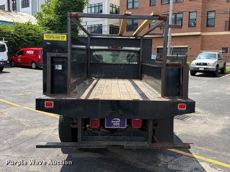 image for item FI1008 2013 GMC Sierra 2500HD flatbed pickup truck