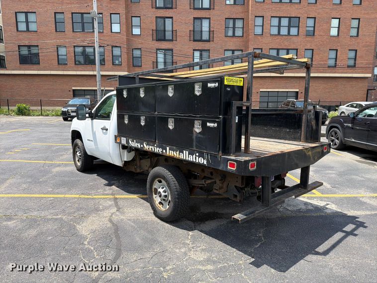 image for item FI1008 2013 GMC Sierra 2500HD flatbed pickup truck