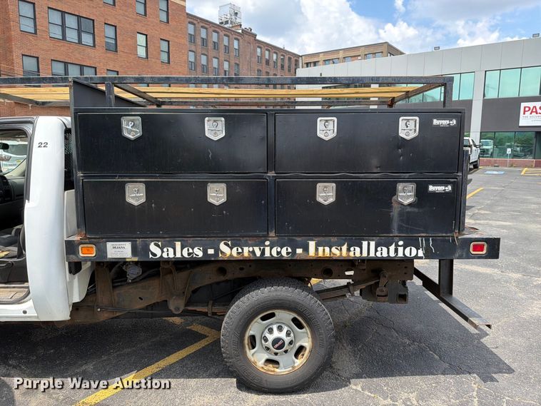 image for item FI1008 2013 GMC Sierra 2500HD flatbed pickup truck