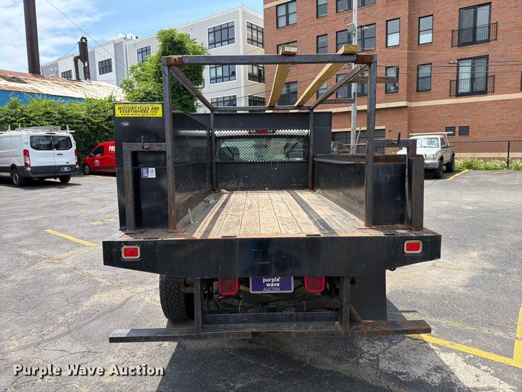 image for item FI1008 2013 GMC Sierra 2500HD flatbed pickup truck