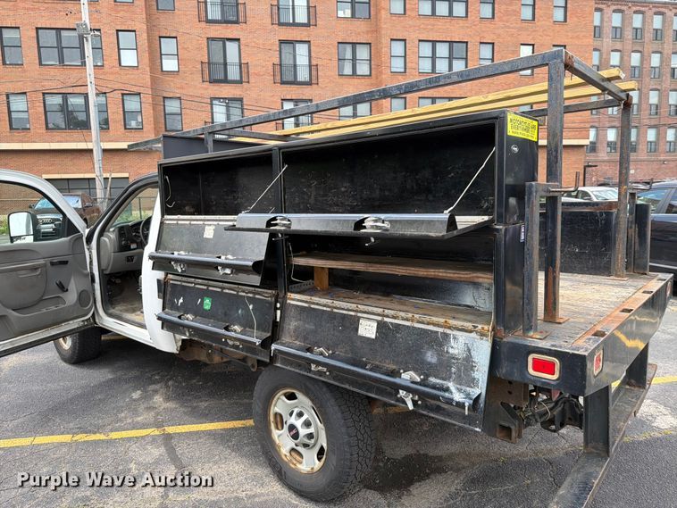 image for item FI1008 2013 GMC Sierra 2500HD flatbed pickup truck