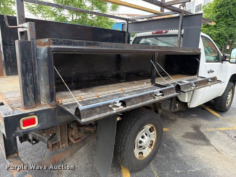 image for item FI1008 2013 GMC Sierra 2500HD flatbed pickup truck