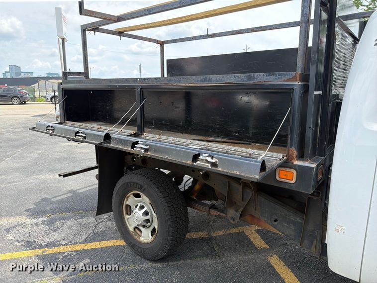 image for item FI1008 2013 GMC Sierra 2500HD flatbed pickup truck