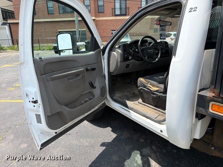 image for item FI1008 2013 GMC Sierra 2500HD flatbed pickup truck