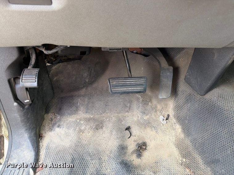 image for item FI1008 2013 GMC Sierra 2500HD flatbed pickup truck