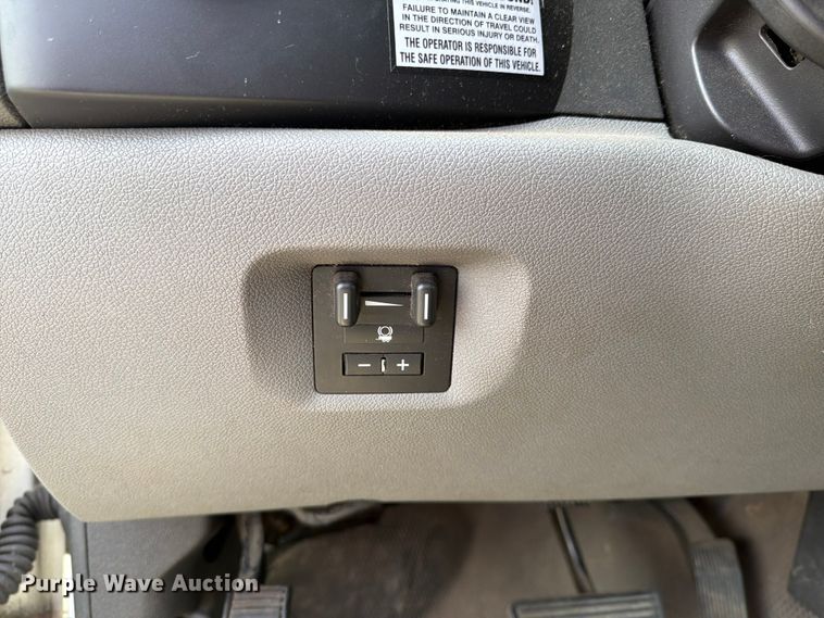 image for item FI1008 2013 GMC Sierra 2500HD flatbed pickup truck