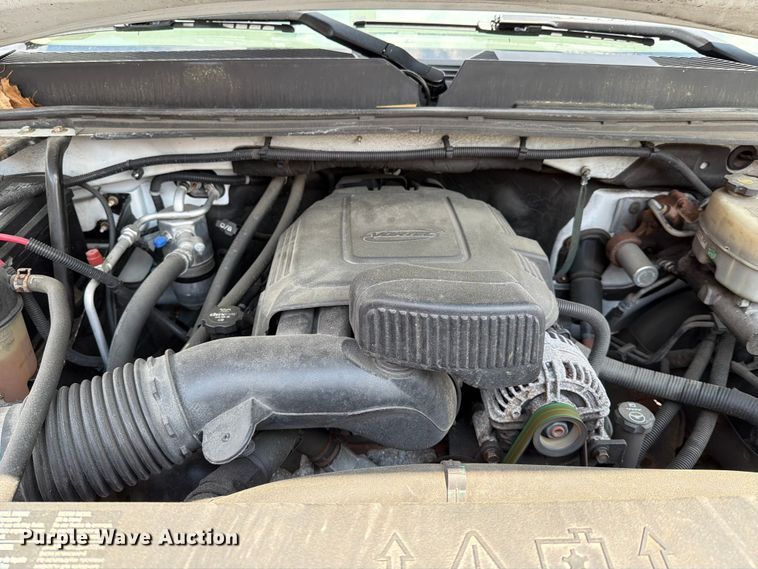 image for item FI1008 2013 GMC Sierra 2500HD flatbed pickup truck