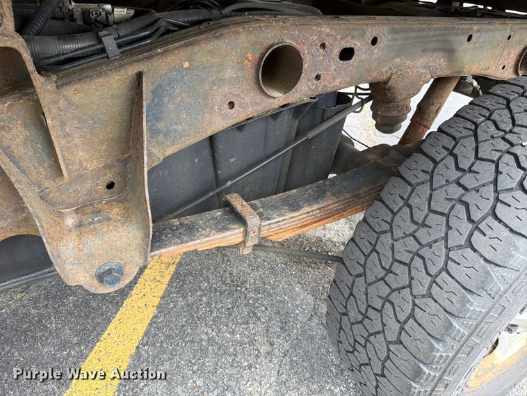 image for item FI1008 2013 GMC Sierra 2500HD flatbed pickup truck