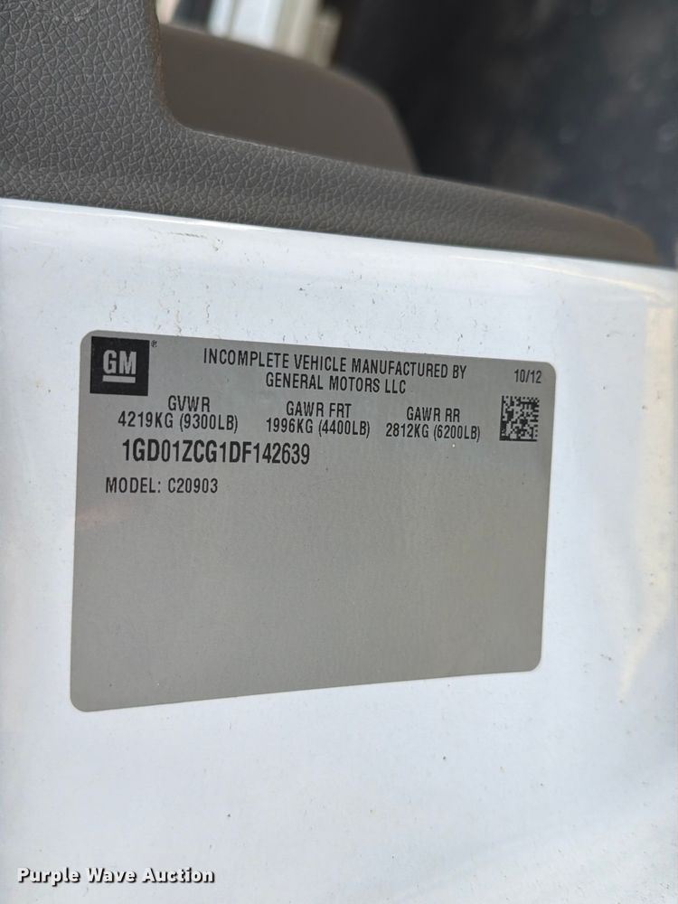 image for item FI1008 2013 GMC Sierra 2500HD flatbed pickup truck