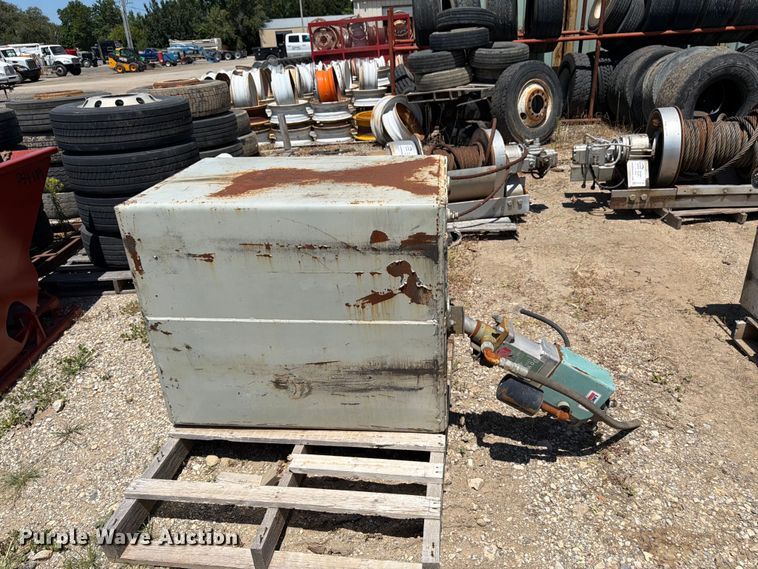 image for item FK3193 Tank