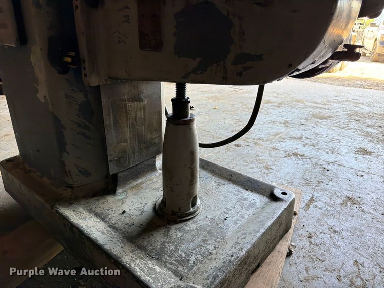 image for item FK3198 Tree Tool and Die Works 2UVR milling machine
