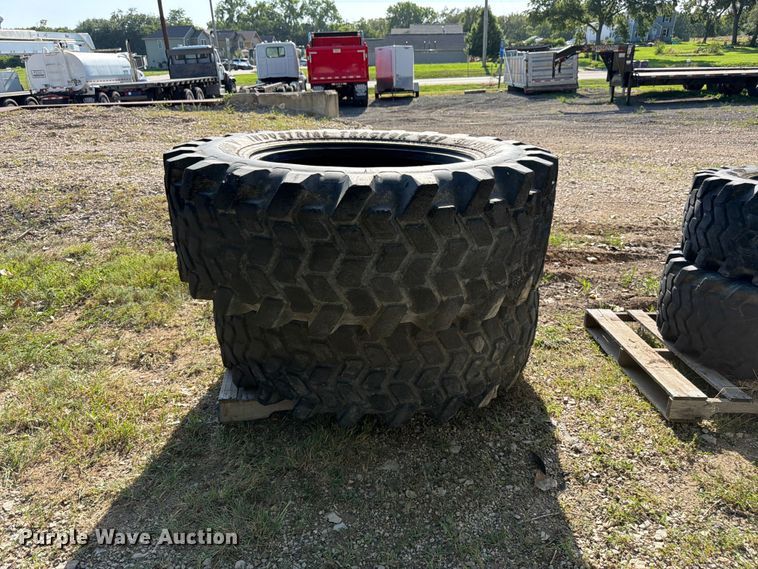 image for item FK3204 (2) Treileborg 520/70B34 tires