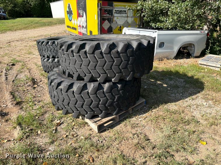 image for item FK3204 (2) Treileborg 520/70B34 tires