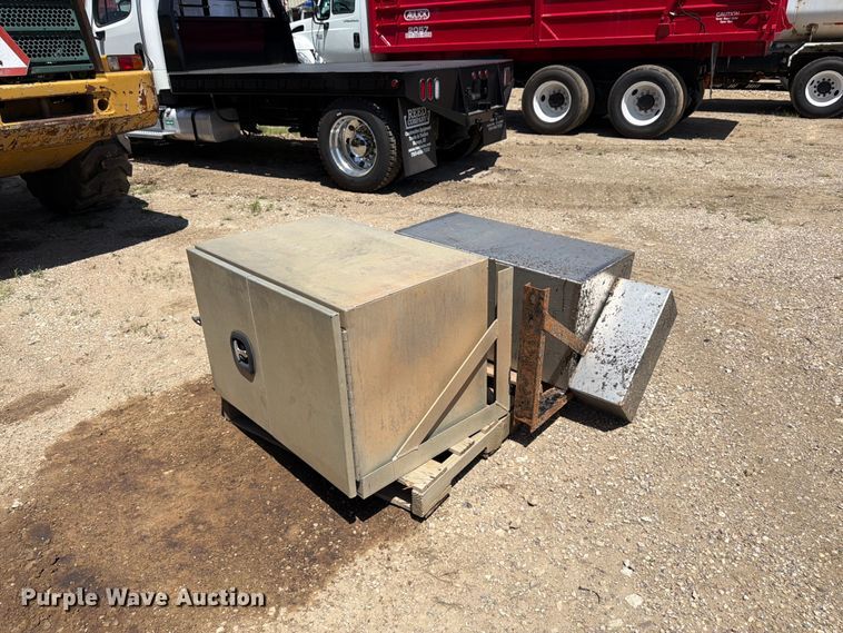(2) toolboxes