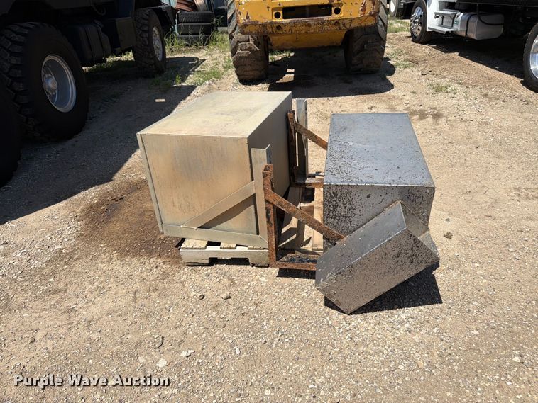 image for item FK3219 (2) toolboxes