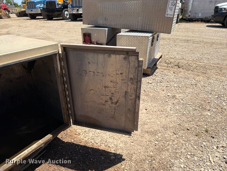 image for item FK3219 (2) toolboxes