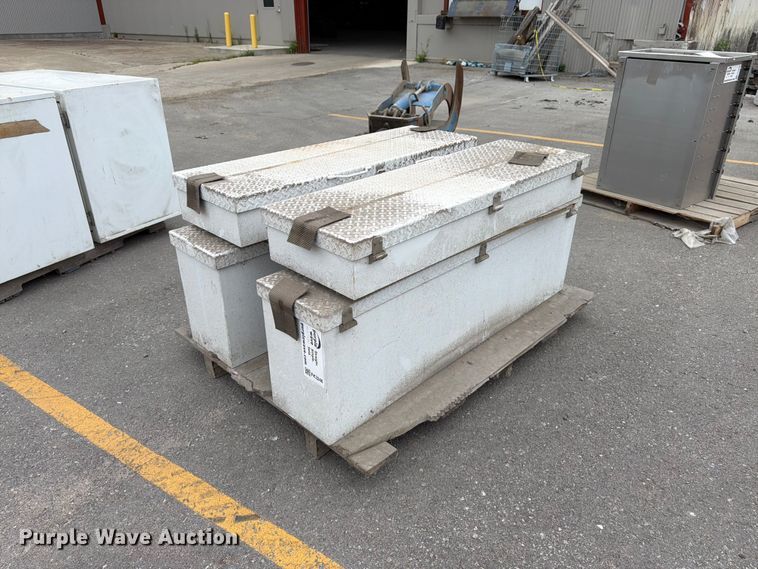 (4) toolboxes