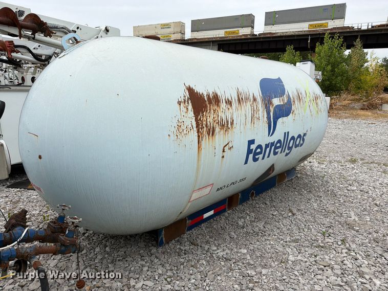 image for item FK3253 1982 Arrow propane tank