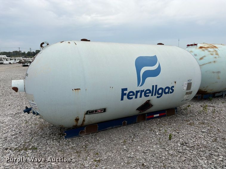 image for item FK3253 1982 Arrow propane tank