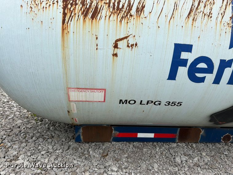 image for item FK3253 1982 Arrow propane tank