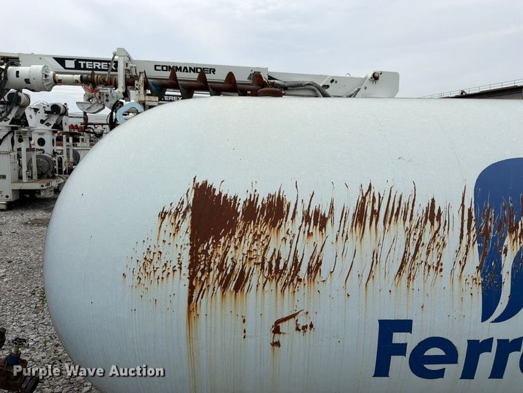 image for item FK3253 1982 Arrow propane tank
