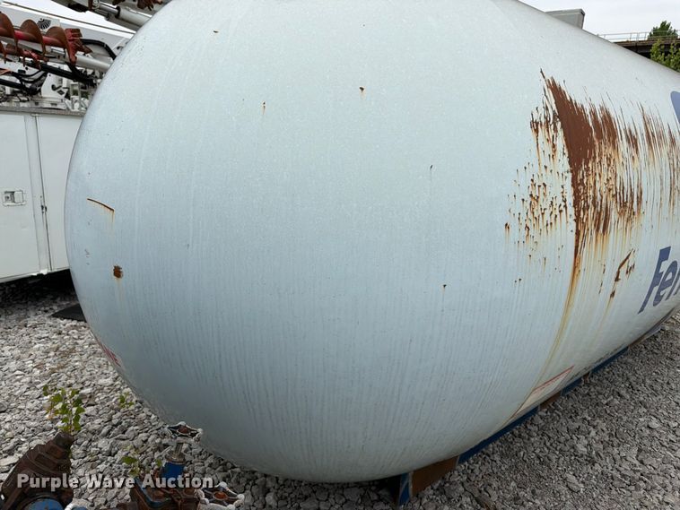 image for item FK3253 1982 Arrow propane tank