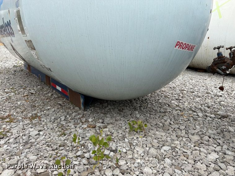 image for item FK3253 1982 Arrow propane tank