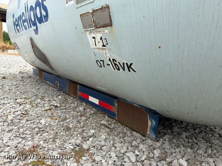 image for item FK3253 1982 Arrow propane tank