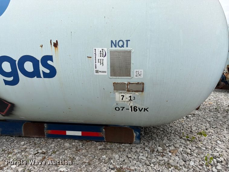 image for item FK3253 1982 Arrow propane tank