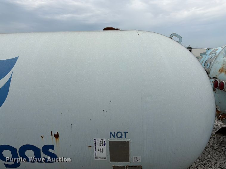 image for item FK3253 1982 Arrow propane tank