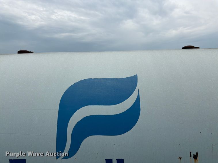 image for item FK3253 1982 Arrow propane tank