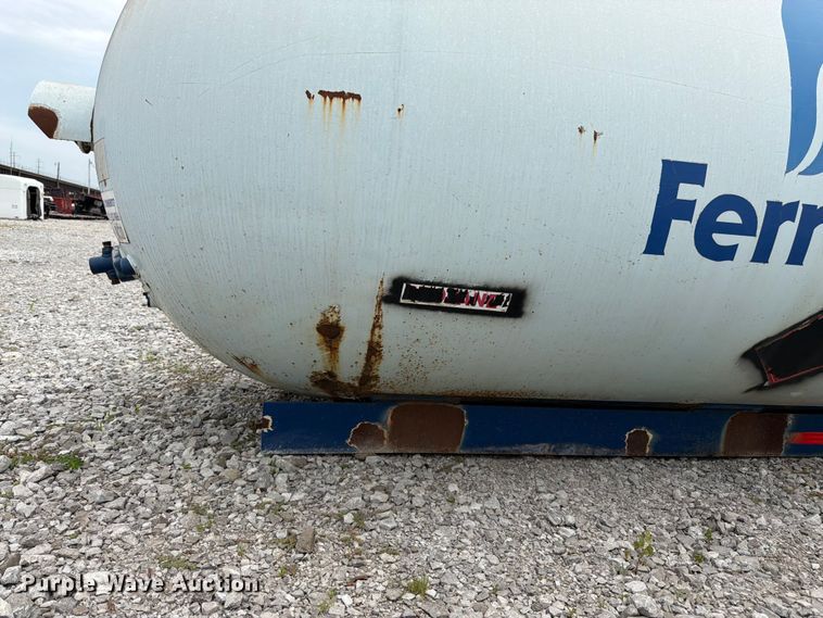 image for item FK3253 1982 Arrow propane tank