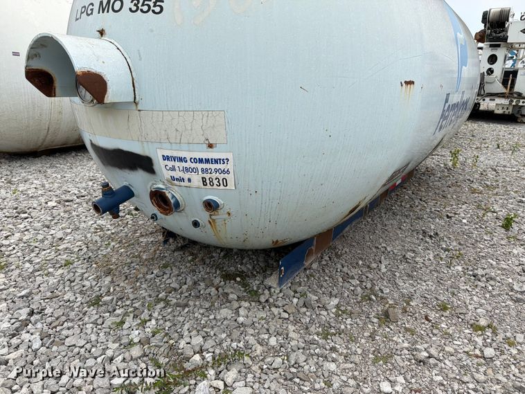 image for item FK3253 1982 Arrow propane tank