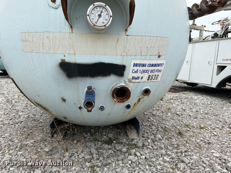 image for item FK3253 1982 Arrow propane tank