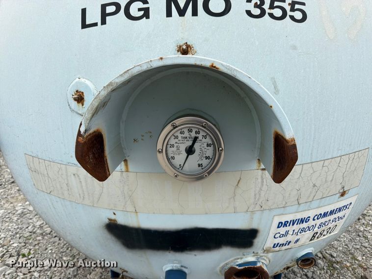 image for item FK3253 1982 Arrow propane tank