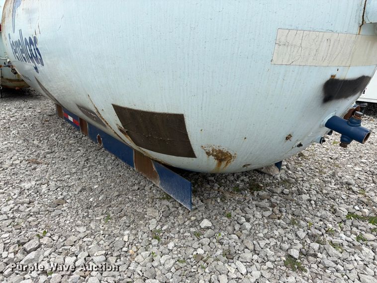 image for item FK3253 1982 Arrow propane tank