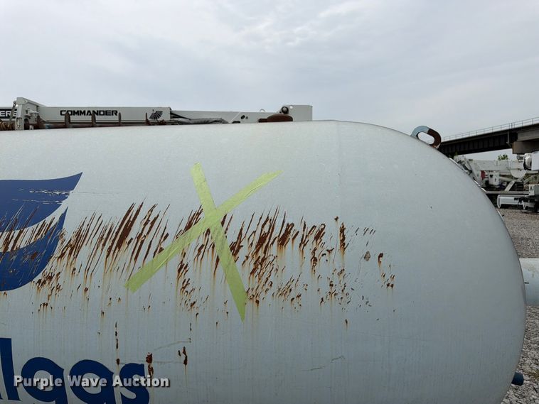 image for item FK3253 1982 Arrow propane tank