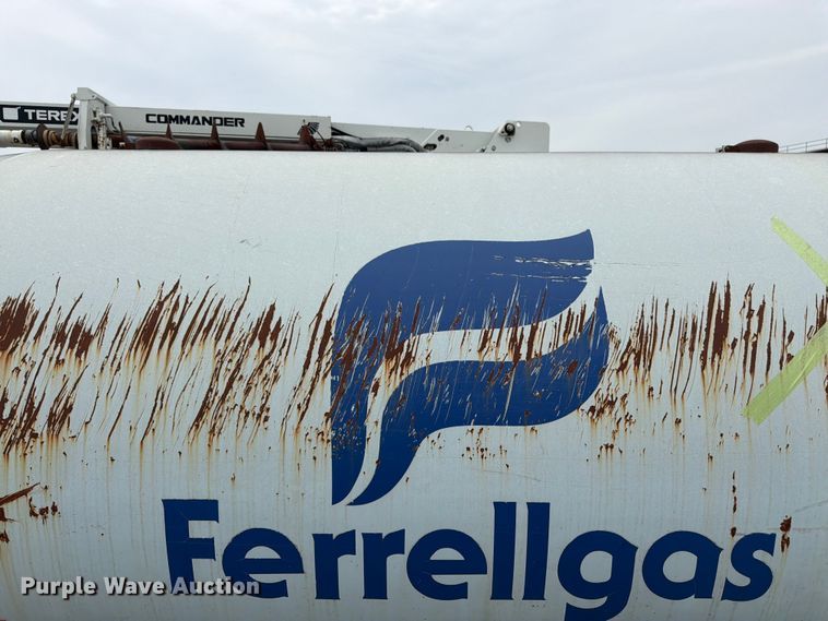 image for item FK3253 1982 Arrow propane tank
