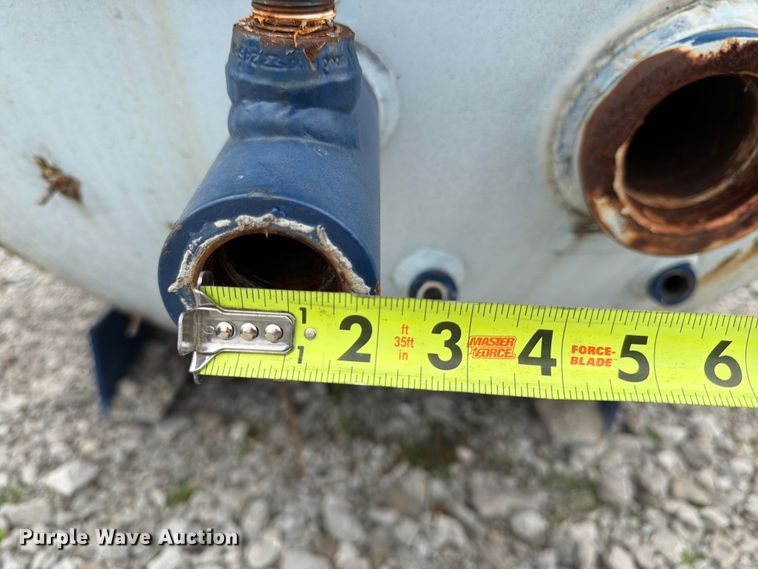 image for item FK3253 1982 Arrow propane tank