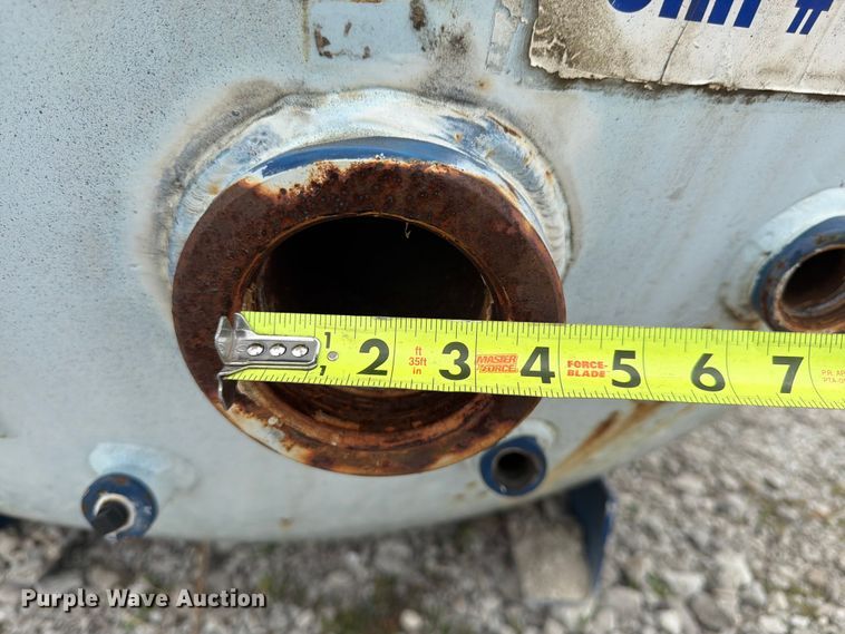 image for item FK3253 1982 Arrow propane tank