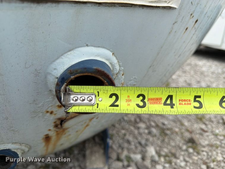 image for item FK3253 1982 Arrow propane tank